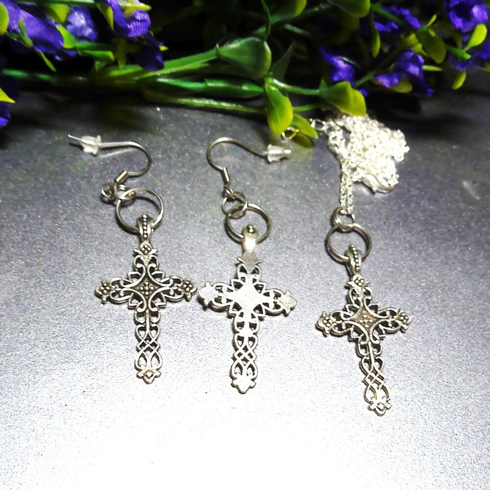 💝5/$25💖 Beautiful Filigree Handmade Celtic Cross Earrings or Necklace - Picture 3 of 4